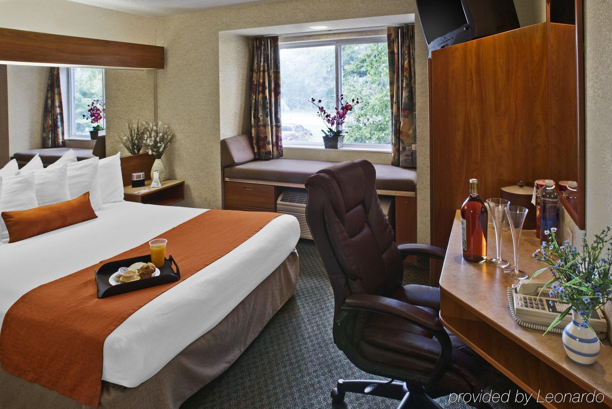 Microtel Inn & Suites By Wyndham Brunswick Habitación foto