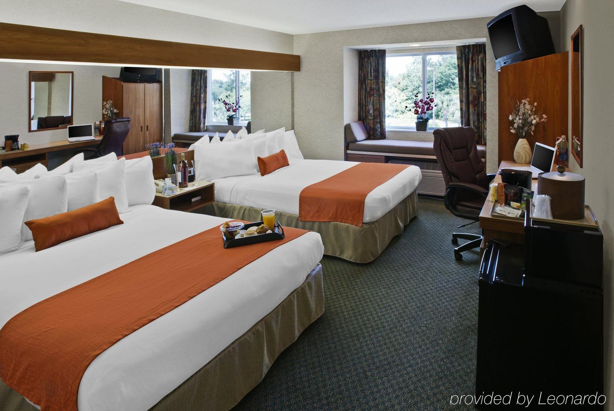 Microtel Inn & Suites By Wyndham Brunswick Habitación foto