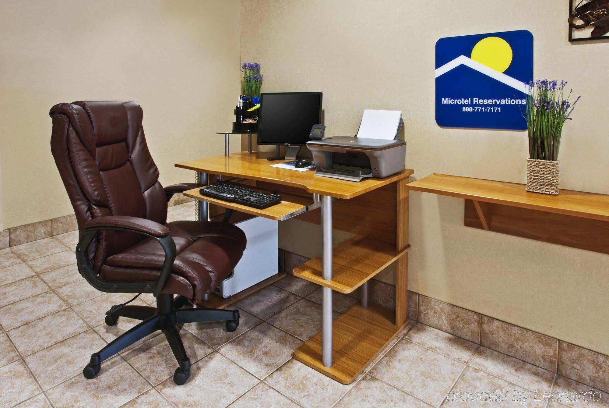 Microtel Inn & Suites By Wyndham Brunswick Facilidades foto